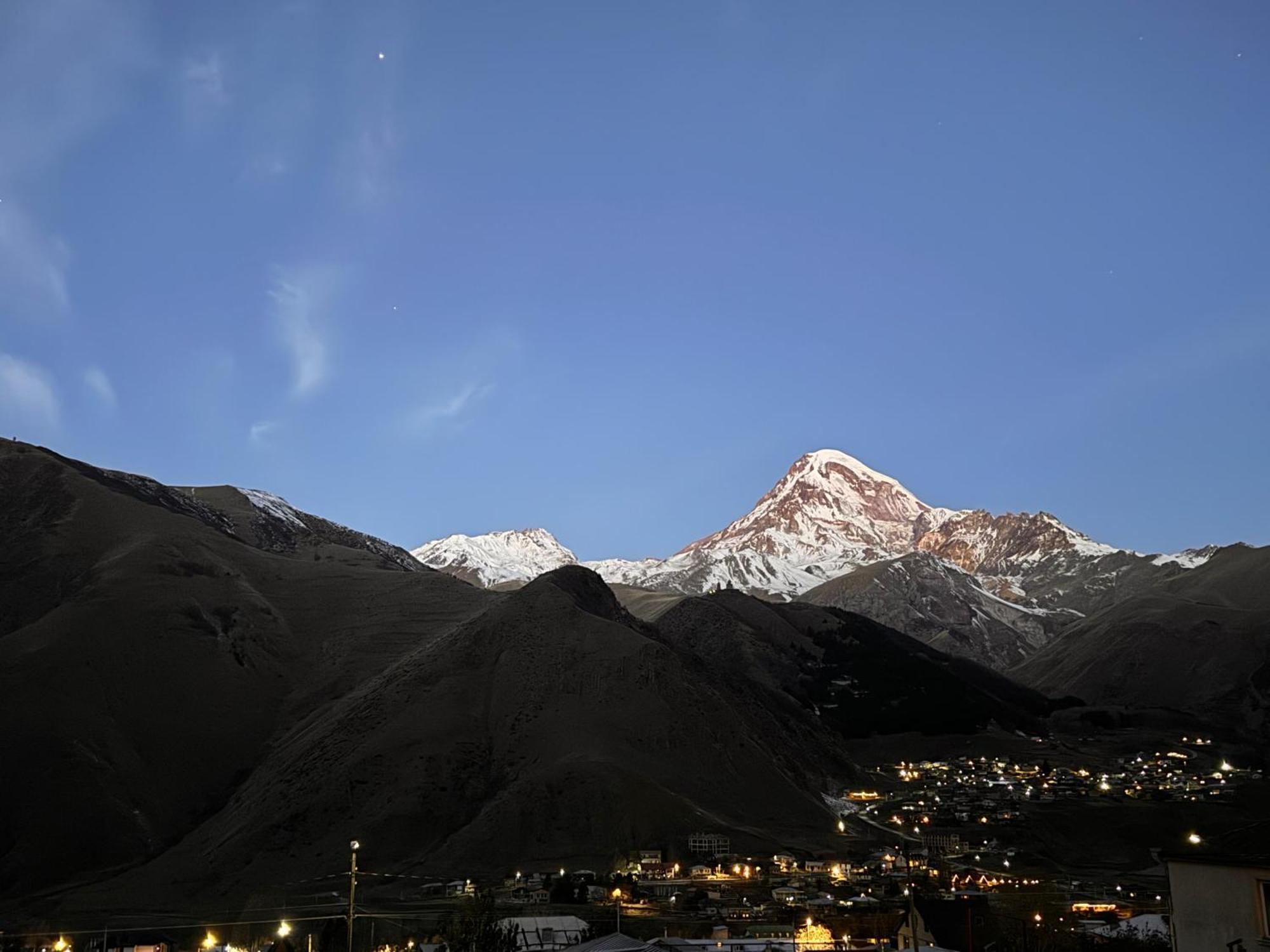 Family Hotel 7 Sisters Kazbegi Esterno foto