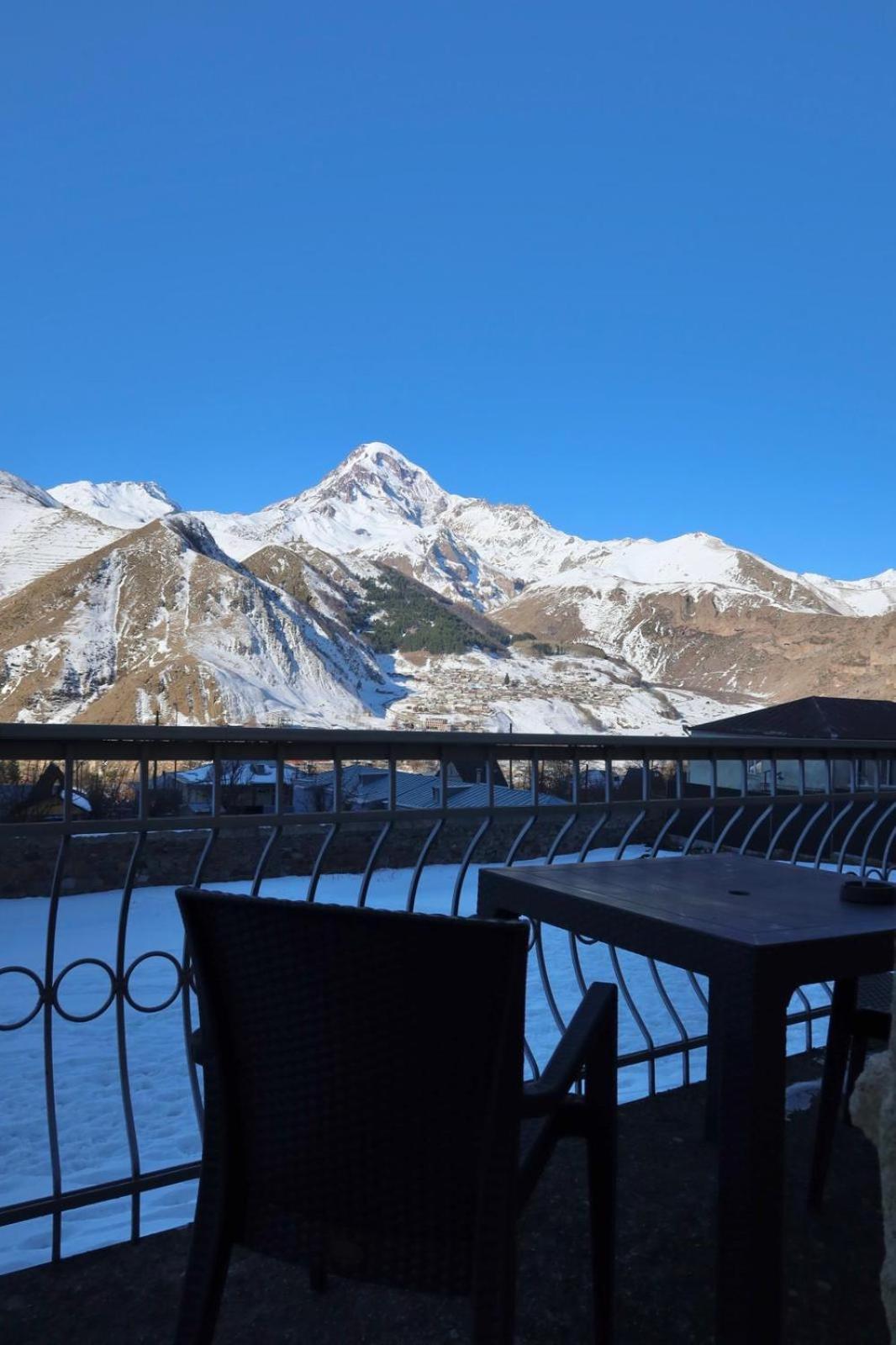 Family Hotel 7 Sisters Kazbegi Esterno foto